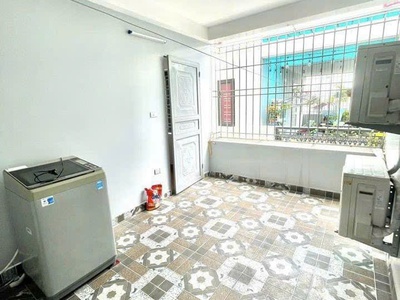 Cho thuê nhà ngõ Văn Cao, DT: 45m2, 4 p.ngủ. 5