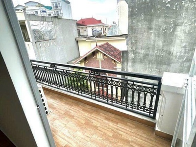 Cho thuê nhà ngõ Văn Cao, DT: 45m2, 4 p.ngủ. 6