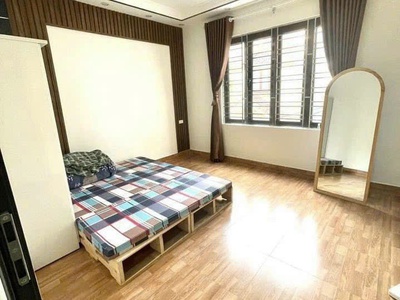 Cho thuê nhà ngõ Văn Cao, DT: 45m2, 4 p.ngủ. 7