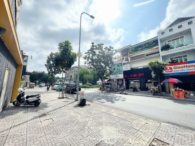 Duy nhất nhà bán mặt tiền kd đ.lý chính thẳng, quận 3 - dt 4,2m 24m - chính chủ xưa nay cần bán đi 2