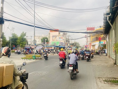 Bán nhà mặt tiền tân kỳ tân quý, vị trí sầm uất sát aeon, 3 tầng, 200m , ngang 4.2m nở hậu chỉ 21 0