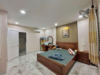 Chính chủ - gấp bán - nguyễn trung trực - bình thạnh - 3 tầng btct - 4pn lớn - sân rộng - siêu hiếm 3