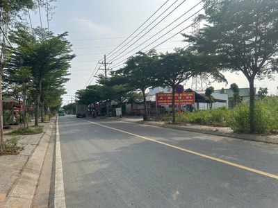 Gia chủ gấp bán vị trí cực đẹp đang vay 15tỷmặt tiền nguyễn văn tạo gần ủy ban khu dân cư đông đúc 2