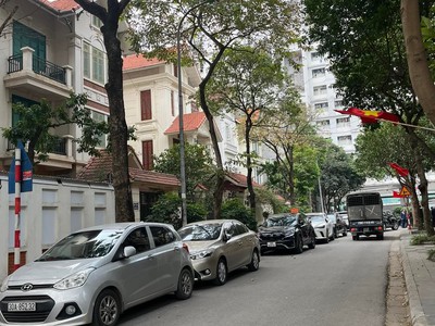 Kinh doanh đỉnh , bán nhà mặt phố hoàng sâm, phân lô, chỉ 21 tỷ 1