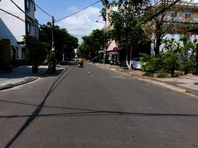 Đất sơn trà   mt chính hữu - 250m    cách biển phạm văn đồng 500m - 45.x  đ 1