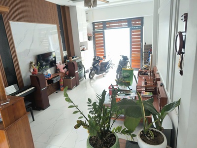 Bán nhà 3 tầng liên phường phú hữu quận 9 - 50m2 - xe hơi vào nhà - cận cao tốc 2