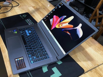 Laptop MSI Thin 15 Core i7-13620H RAM 16GB SSD 512GB 2 VGA Rời RTX 3050 Full HD Máy Đẹp 4