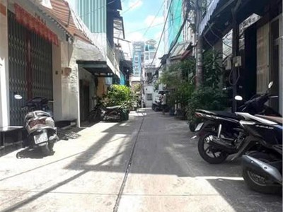 Nhà đường lạc long quân phường 3 quận 11 cũ . cách mặt tiền  50m . 0