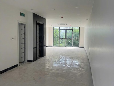 Bán toà nhà mặt phố đê la thành   98m x9t, mt5,2m  dòng tiền 180 tr/th 0