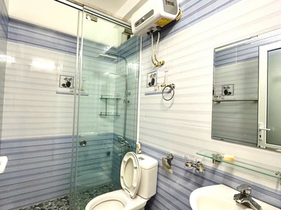 Cho thuê nhà khu phân lô Văn Cao, DT: 70m2, 4 p.ngủ full đồ. 8