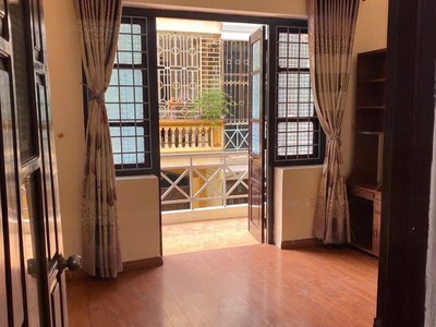 Chính chủ cho thuê nhà liền kề 3 tầng tại ngõ 447 ngọc lâm , long biên 4