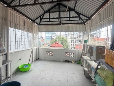 Lạc long quân 27m x6 tầng 7,9 tỷ dân xây,2 thoáng,gần phố,5p ra hồ tây 3