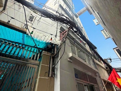 Lạc long quân 27m x6 tầng 7,9 tỷ dân xây,2 thoáng,gần phố,5p ra hồ tây 0