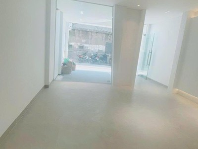 Bán toà vp nam đồng- đống đa 70mx7t,mt5m- 2 oto tránh -  thang máy - kinh doanh 2