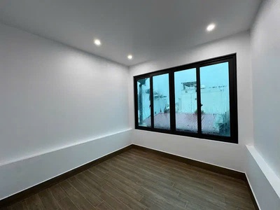 Nhà đẹp phố đức giang  dt 30m - mt 3,5m  phân lô ngõ thông ô tô  chỉ 7x t.ỷ 4