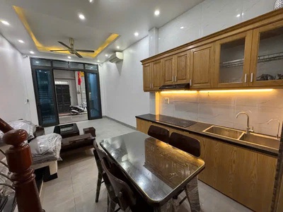 Nhà đẹp phố đức giang  dt 30m - mt 3,5m  phân lô ngõ thông ô tô  chỉ 7x t.ỷ 1