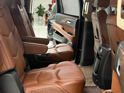 Bán CADILLAC ESCALADE 6.2 Platinum sản xuất 2016. 10