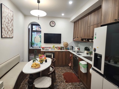 Bán nhà Tập thể Kim Ngưu, 3 ngủ, 1 khách, 2WC, có sân vườn rộng rãi, nhà nội thất rất đẹp. 0