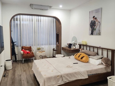 Bán nhà Tập thể Kim Ngưu, 3 ngủ, 1 khách, 2WC, có sân vườn rộng rãi, nhà nội thất rất đẹp. 2