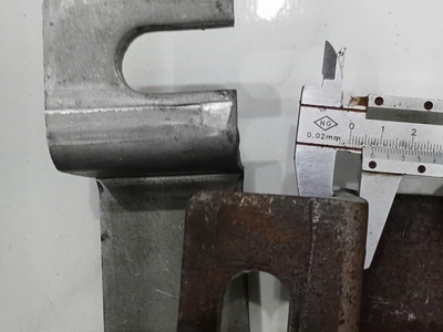 Bản lề cong thùng xe tải 1