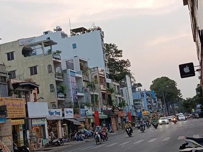 Em bán trước tết nhỉnh 15tỷ, 2 mặt tiền 4tầng ngang bự 5.2m lô góc trần phú giáp q1 1