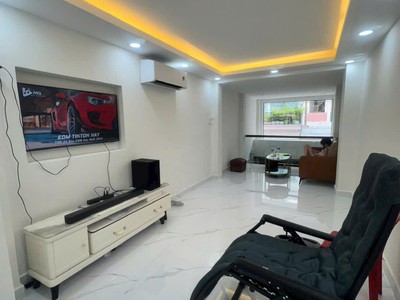 Xíu 10 tỷ nhà mới k,eeng mặt tiền ngay nhật tảo nguyễn tri phương 4tầng st 5pn 3