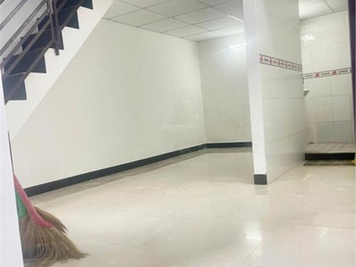 Căn nhà tập thể 74b quang trung, hẻm 2,4m   cách biển trần phú: 450m. giá: 2,150 tỷ 0