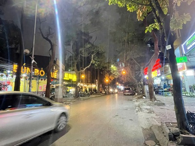 Hàng kín, bán mảnh đất vàng mặt phố Dịch Vọng Hậu giá thương lượng tốt 0