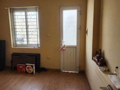 Bán nhà Chợ Khâm Thiên, Đống Đa, 40m2 x 4 tầng, có thang máy nội thất cơ bản, ngõ thông thoáng. 0