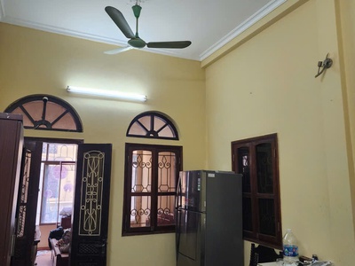 Bán nhà Chợ Khâm Thiên, Đống Đa, 40m2 x 4 tầng, có thang máy nội thất cơ bản, ngõ thông thoáng. 4