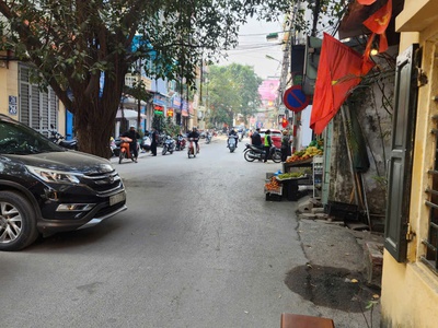 Bán nhà Chợ Khâm Thiên, Đống Đa, 40m2 x 4 tầng, có thang máy nội thất cơ bản, ngõ thông thoáng. 6