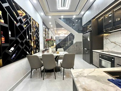 Bán nhà quận 7   kế phú mỹ hưng   xe hơi sát cửa - giá sốc 7,99 tỷ 2