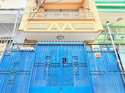 Siêu phẩm mới xuất hiện - 2 lầu   sân thượng trước - vị trí mặt tiền kinh doanh - xe hơi chạy tới 0