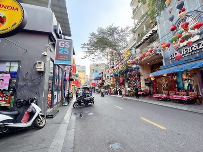 Bán nhà 2 tầng - mặt tiền hẻm kinh doanh đ.bùi viện, phạm ngũ lão, quận 1 - dt 64m2 full thổ cư - 1