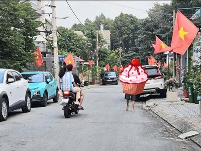 Ngộp . bán nhà lã xuân oai  135m2 . nhỉnh 8 tỷ . xd 5 tầng 1 hầm .3p ra gametro . q9 thủ đức 0