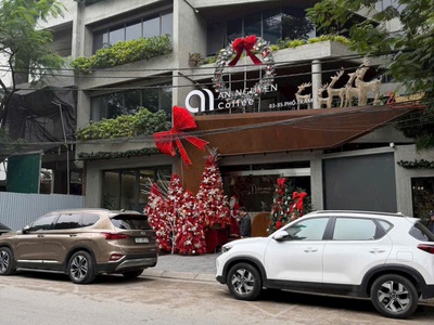 Nhà ngự tại phố trạm  dt 60m - mt 4m  7 tầng thang máy gara 2 xe ô tô  thân gửi 19,55 t.ỷ 0