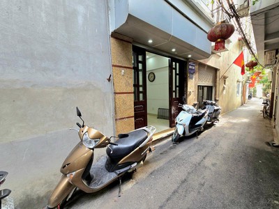 Cho thuê gấp nhà nguyên căn 25m2 4tầng 8.5tr/tháng gần hồ tây 0