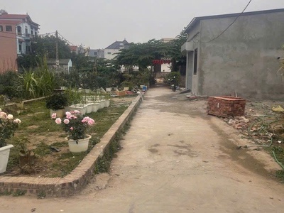 Chỉ 2,6 tỷ, tìm đâu ra lô đất 40m ở tổ 10, quang minh full thổ cư, đường rộng, oto đỗ đẹp thế này 2