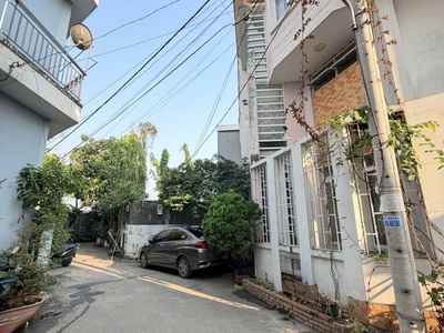 Căn góc 3 tầng gần ubnd phú hữu   hxh   giá 5 tỷ 0