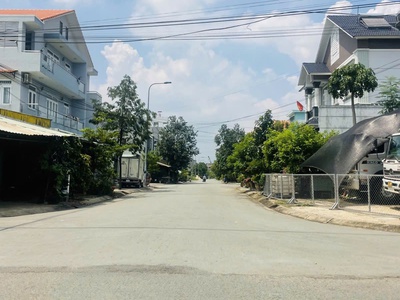 Bán đất đường 10m long bình 97m2 ngang 6.5m giá 3.7 tỷ 2