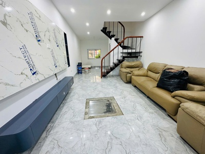 Cắt lỗ sốc 600 triệu nhà kinh doanh ô tô lùi cửa trung tâm đống đa. 0