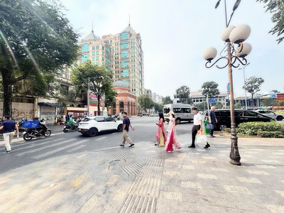 Độc tôn bán nhà 2 tầng mặt tiền đ.nguyễn du, p.bến nghé, quận 1 - dt 4m 15m - dòng tiền đều 1,1 2