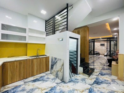 Nhỉnh 5 tỷ- nhà hẻm ba gác   ngay cầu nguyễn văn cử 3 tầng btct  4.4x11m  giao nhà ngay. 3