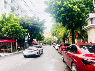 Siêu hiếm , bán nhà trích sài, ô tô vào nhà, 7 tầng thang máy, chỉ 28 tỷ 0