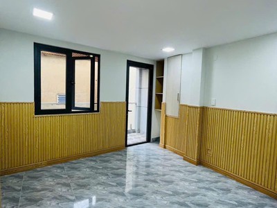 Nhỉnh 5 tỷ- nhà hẻm ba gác   ngay cầu nguyễn văn cử 3 tầng btct  4.4x11m  giao nhà ngay. 4