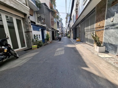 Bán nhà - chính chủ - ngay trung tâm phú nhuận - tặng full nội thất - 3pn lớn - 56m2 - 3 tầng btct 0