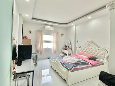 Bán nhà mặt phố đường  đại lộ 3, phước bình, q9, thủ đức, tp hcm. dt  82m2, 3 tầng, giá 11.8  tỷ, 2