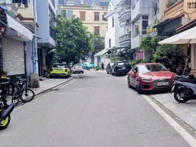 Giá hiếm , bán nhà lạc long quân võng thị, ô tô vào nhà, chỉ 16 tỷ 0