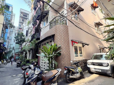 Hiếm bán khách sạn đ.lý tự trọng, bến thành, quận 1 - dòng tiền siêu khủng 200tr/th - dt 3,8m 17m 2