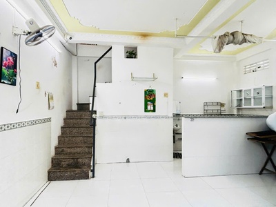 120. cho thuê nhà 4 triêụ 2 phòng ngủ gần siêu thị vincom hùng vương 0